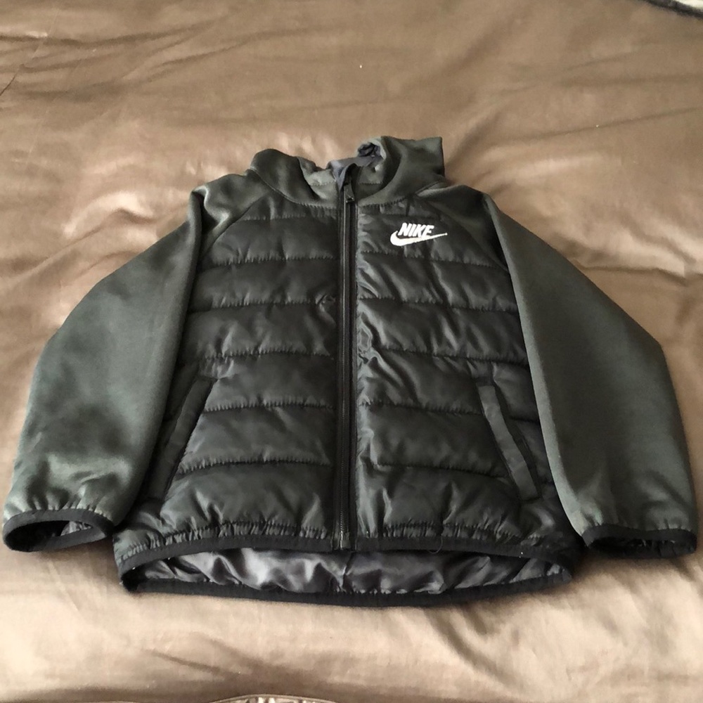 Toddler boy lightweight Nike Jacket